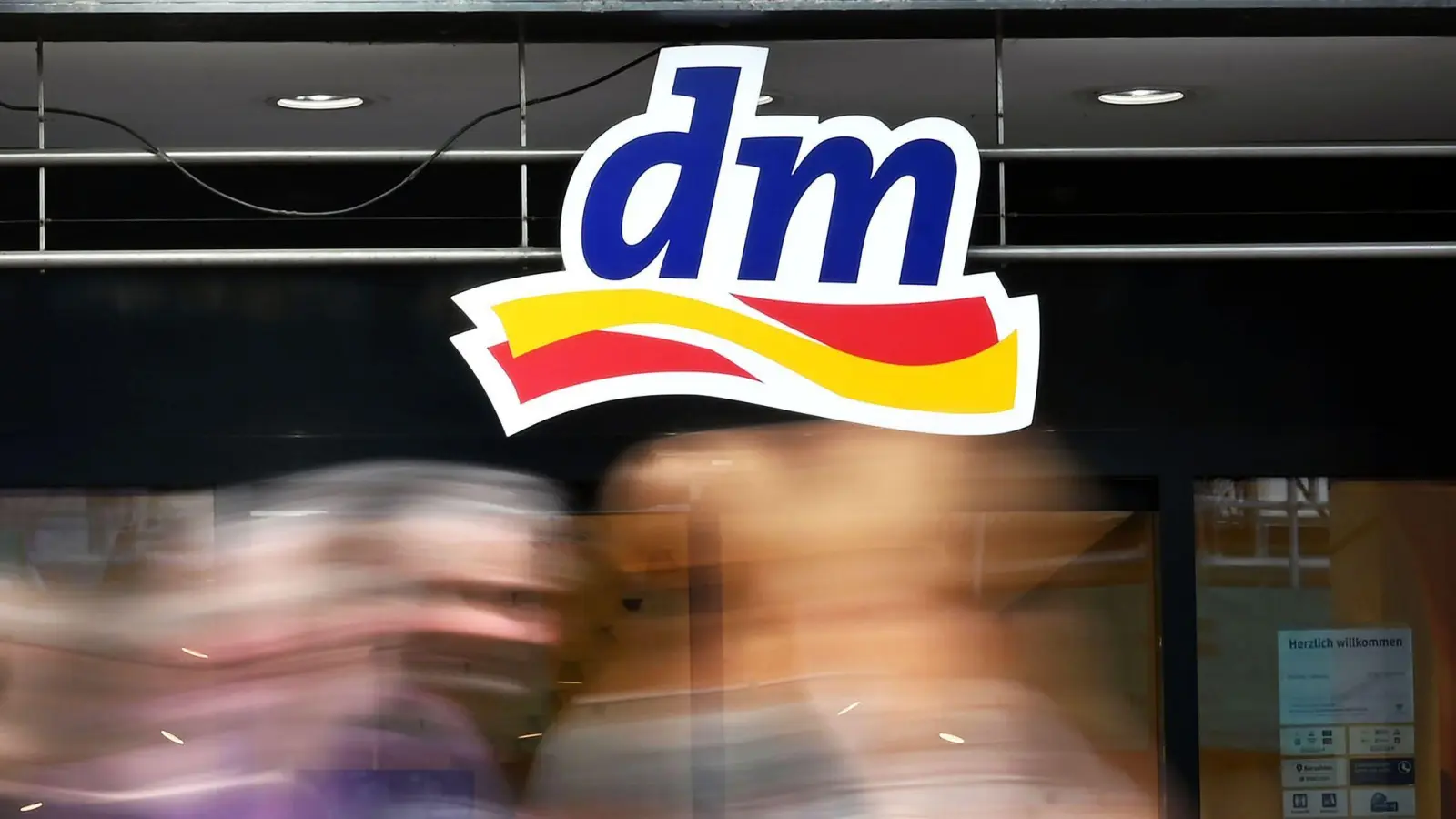 Aus Gründen des Verbraucherschutzes ruft dm ein Handserum zurück. (Archivbild) (Foto: Uli Deck/dpa)