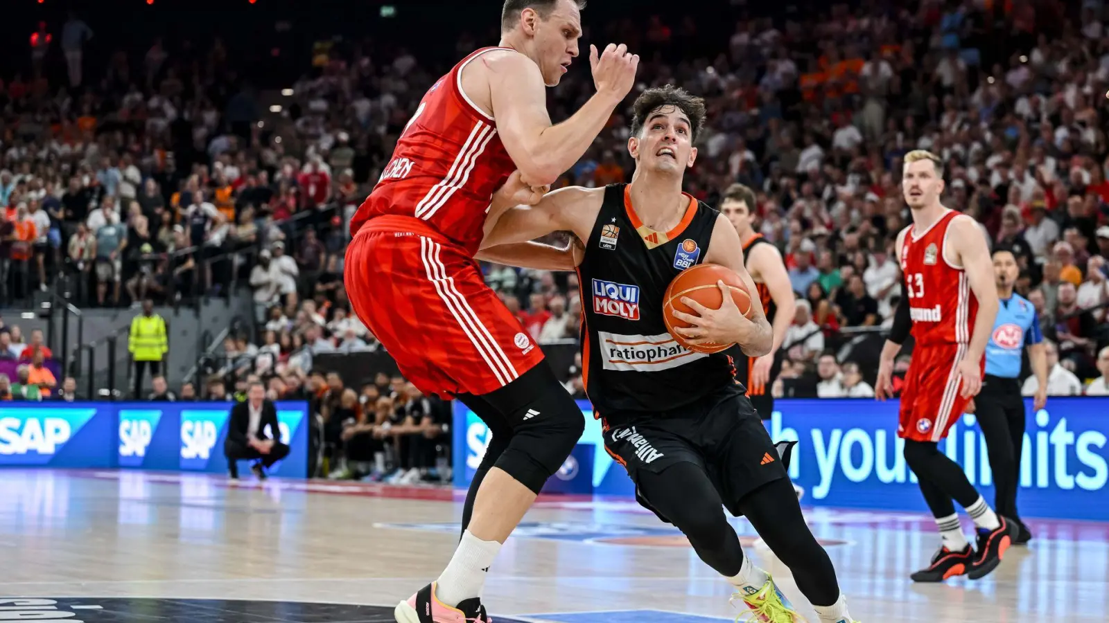 Die Ulmer Basketballer stehen vor dem Titelgewinn. (Foto: Harry Langer/dpa)