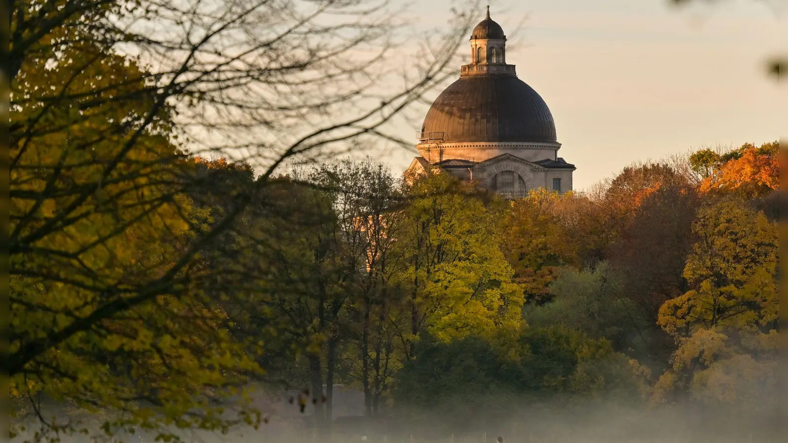 In Bayern steht ein Mix aus Sonne und Nebel bevor. (Symbolbild) (Foto: Malin Wunderlich/dpa)