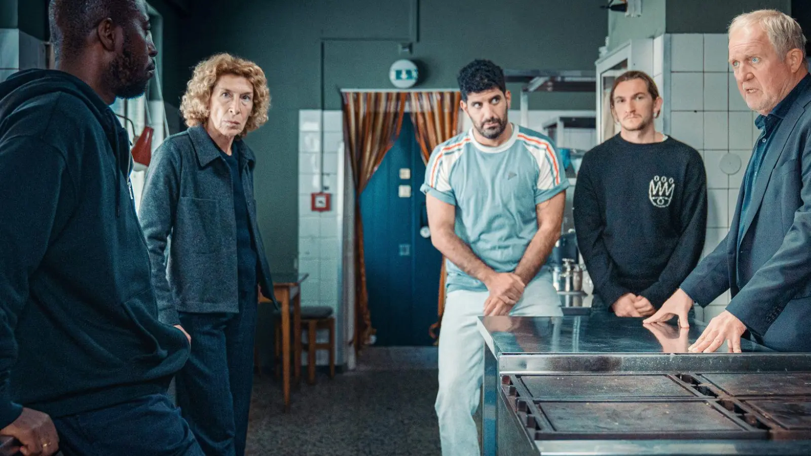 Krassnitzer und Neuhauser spielen in ihrem vorletzten Fall äußerst überzeugend ein Ermittler-Duo voller Weisheit und Empathie. (Foto: Katharina Mückstein/ARD Degeto/dpa)