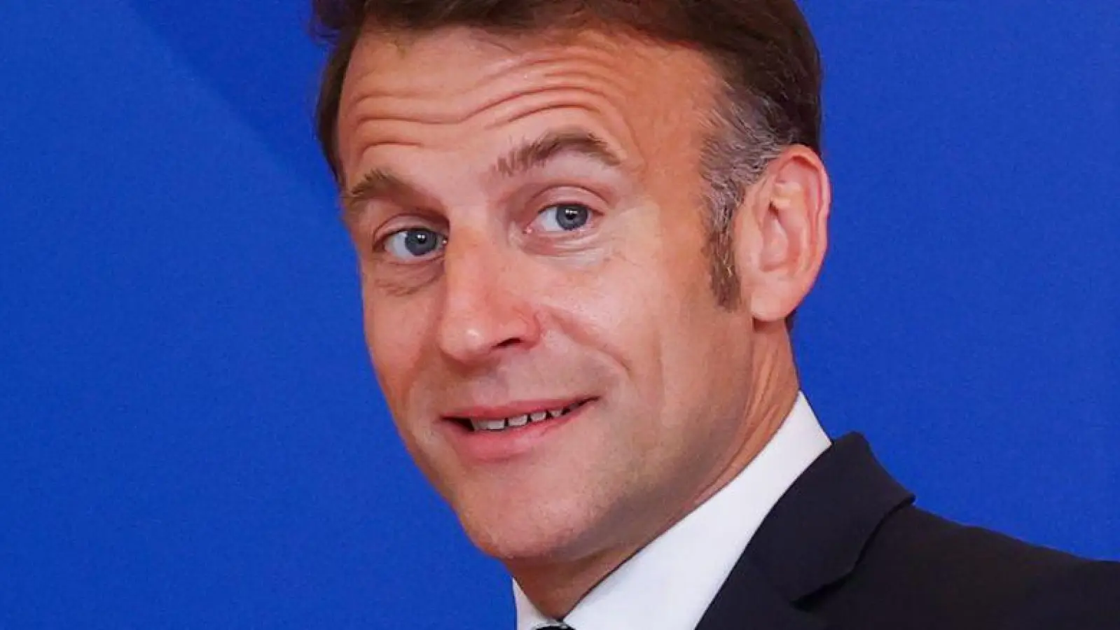 Aus Sicht von Macron ist das Rüstungsprojekt FCAS nicht am Ende. (Foto: Yves Herman/Reuters Pool via AP/dpa)