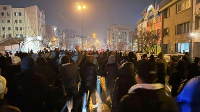 Iranische Sicherheitsbehörden hatten die Internet-Blockade nach Beginn von Massenprotesten gegen das autoritäre Herrschaftssystem verhängt. (Archivbild) (Foto: Uncredited/UGC/AP/dpa)