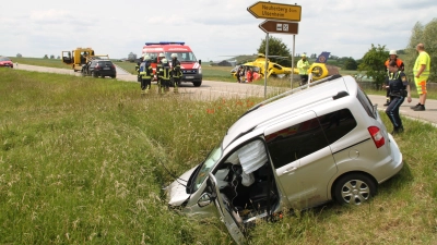 Bei einem Unfall bei Ulsenheim wurden mehrere Personen verletzt. (Foto: Hans-Bernd Glanz)