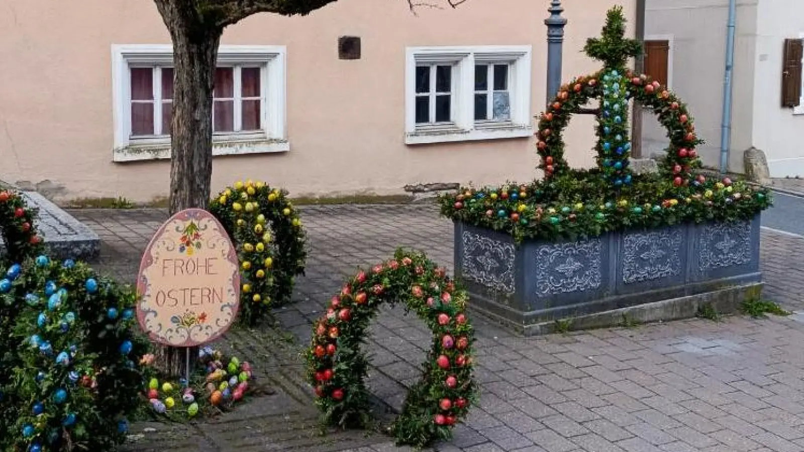 Auch in Wilhelmsdorf wurde der Brunnen festlich geschmückt. (Foto: Rüdiger Probst)