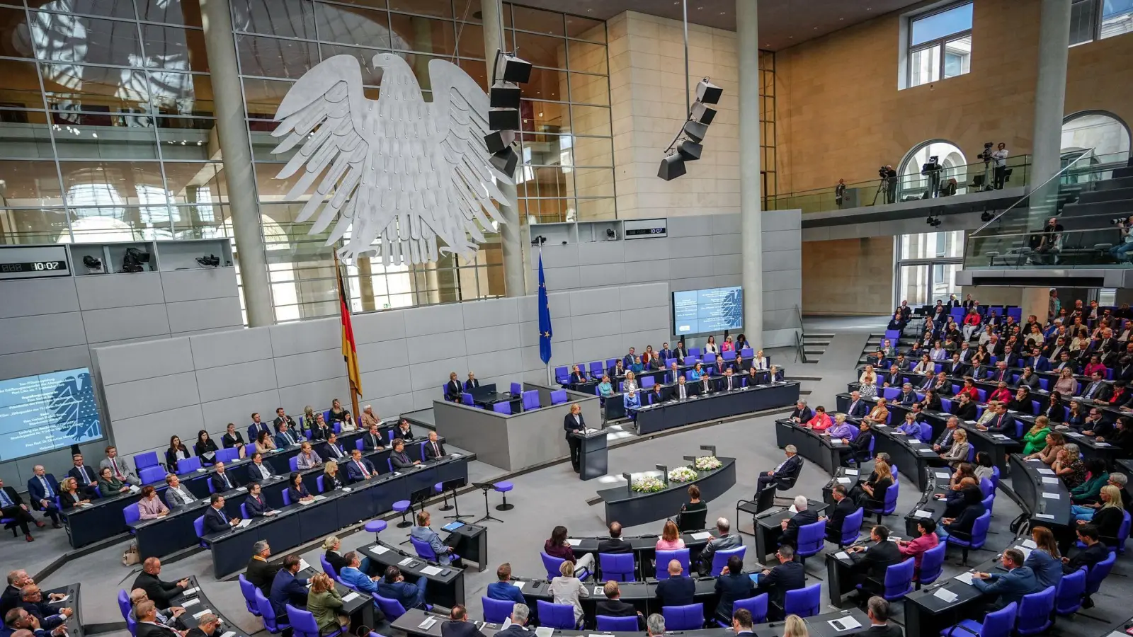 Mit einer Feierstunde hat der Bundestag den 75. Jahrestag der konstituierenden Sitzung des Bundestages geehrt.  (Foto: Kay Nietfeld/dpa)