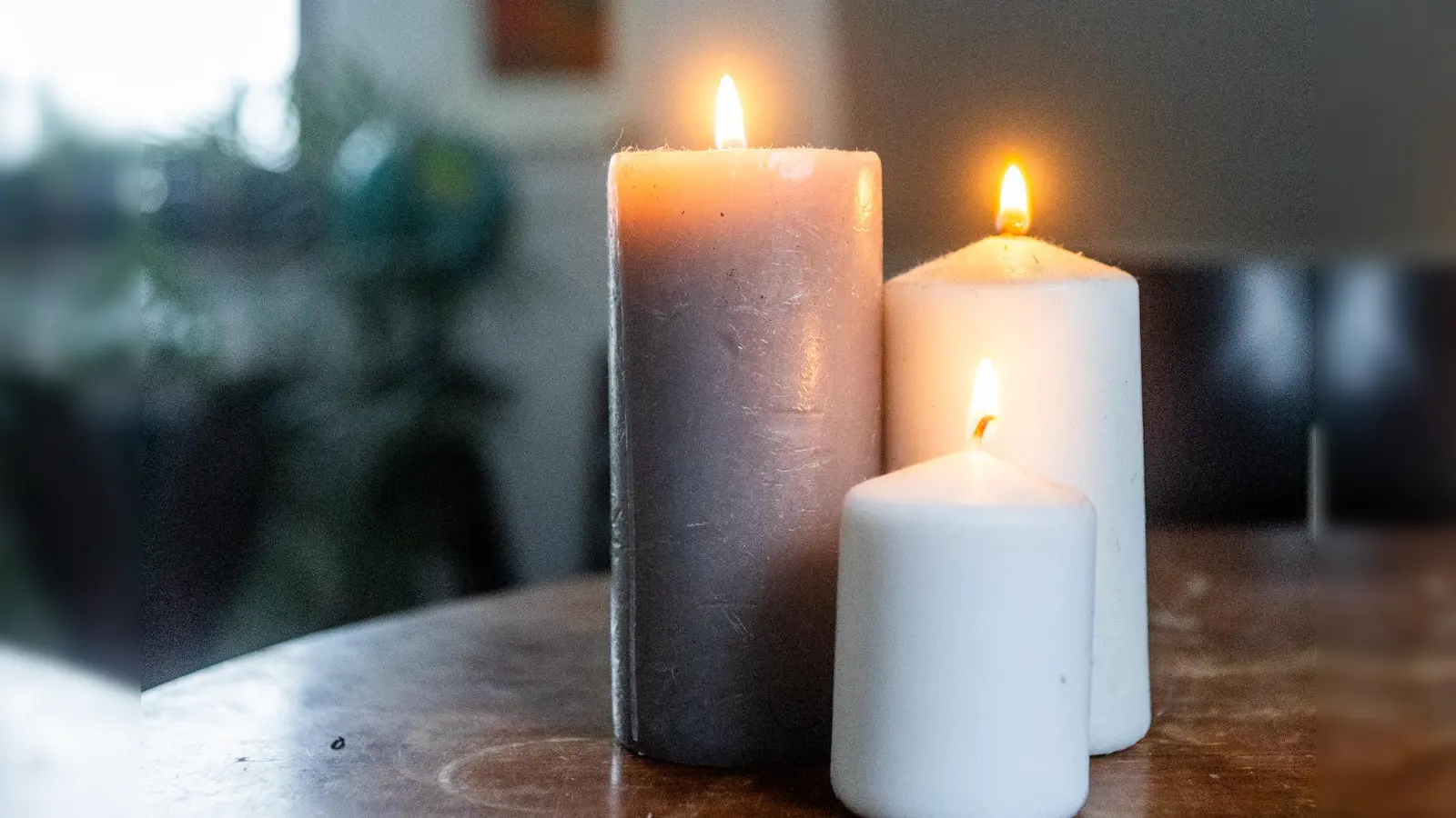 So wie das sanfte Licht der Kerzen soll auch die Aktion „FLZ-Leser helfen” Hoffnung geben. (Foto: Evi Lemberger)