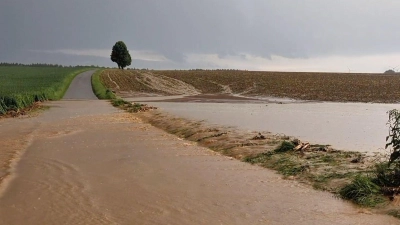 Im ganzen Land sind Einsatzkräfte wegen der Unwetter ausgerückt. (Foto: Simon Zeiher/onw-images/dpa)