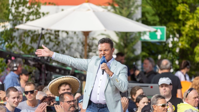 Moderator und Schlagersänger Stefan Mross hat die Sendung über Jahrzehnte geprägt. (Archivbild) (Foto: Philipp von Ditfurth/dpa)