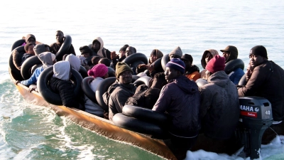 Die Zusammenarbeit der EU mit Transitländern wie Tunesien macht es Migranten zunehmend schwerer, illegal in die EU zu kommen. (Archivbild)  (Foto: AP/dpa)