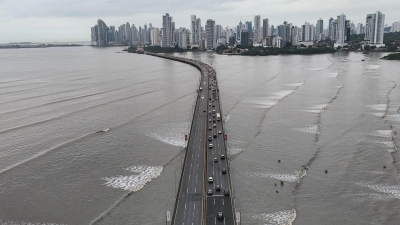 Die Tsunami-Warnung führte in mehreren Ländern zu Verkehrsbehinderungen. (Foto: Matias Delacroix/AP/dpa)