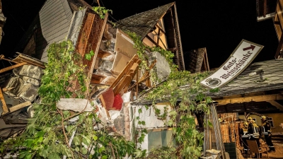 Teile eines Hotels im Moselort Kröv ist eingestürzt.  (Foto: Christian Schulz/Foto Hosser/dpa)