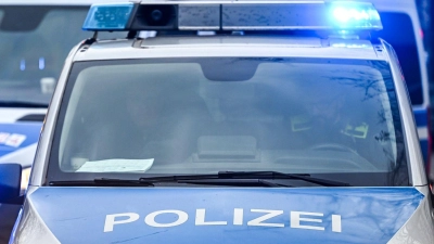 Die Polizei brachte die 20 Aktivisten nach draußen. (Symbolbild) (Foto: Jens Kalaene/dpa)