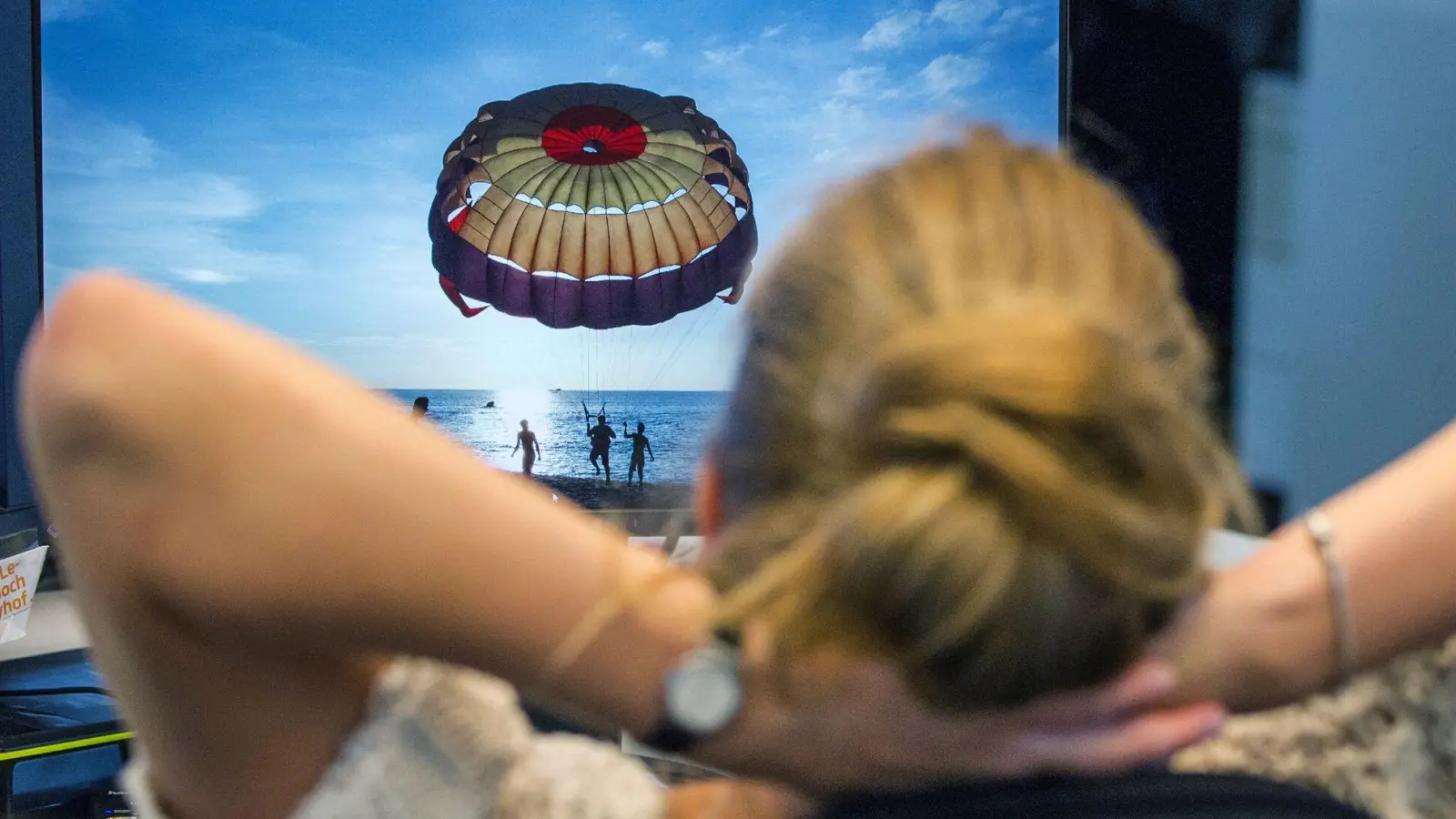 Ist der Urlaub vom Arbeitgeber genehmigt, können sich Angestellte auch darauf freuen: Widerrufen kann der Arbeitgeber seine Genehmigung nämlich nicht so einfach. (Foto: Andrea Warnecke/dpa-tmn)