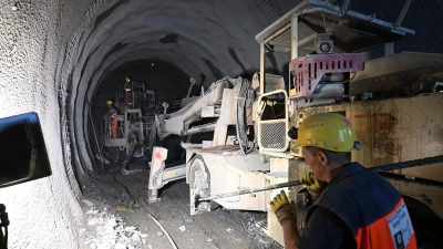 Der Zeitplan für den Tunnel zwischen Österreich und Italien wird beibehalten, doch die Zubringerstrecken verzögern sich. (Archivbild) (Foto: Angelika Warmuth/dpa)