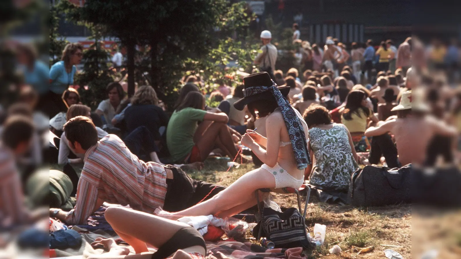 Viele junge Menschen drängten zu Beginn der 70er Jahre auf mehr Unabhängigkeit von ihren Eltern. (Archivbild)  (Foto: picture alliance / dpa)