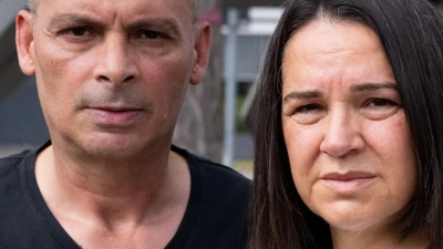 Für Hasan und Sibel Leyla haben bei dem rassistischen Anschlag auf das Olympia-Einkaufszentrum am 22. Juli 2016 ihren Sohn verloren.  (Foto: Sven Hoppe/dpa)