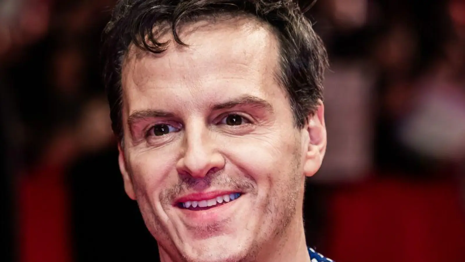 Andrew Scott spielt den Wetterfachmann James Stagg. (Archivbild) (Foto: Christoph Soeder/dpa)
