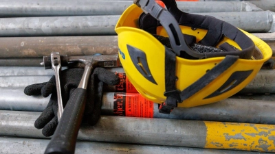 74 Menschen sind im vergangenen Jahr auf deutschen Baustellen gestorben. (Symbolbild) (Foto: Daniel Karmann/dpa)