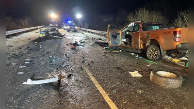 Bei einem Verkehrsunfall kam ein Polizeibeamter ums Leben. (Handout) (Foto: -/PP Oberfranken/dpa)