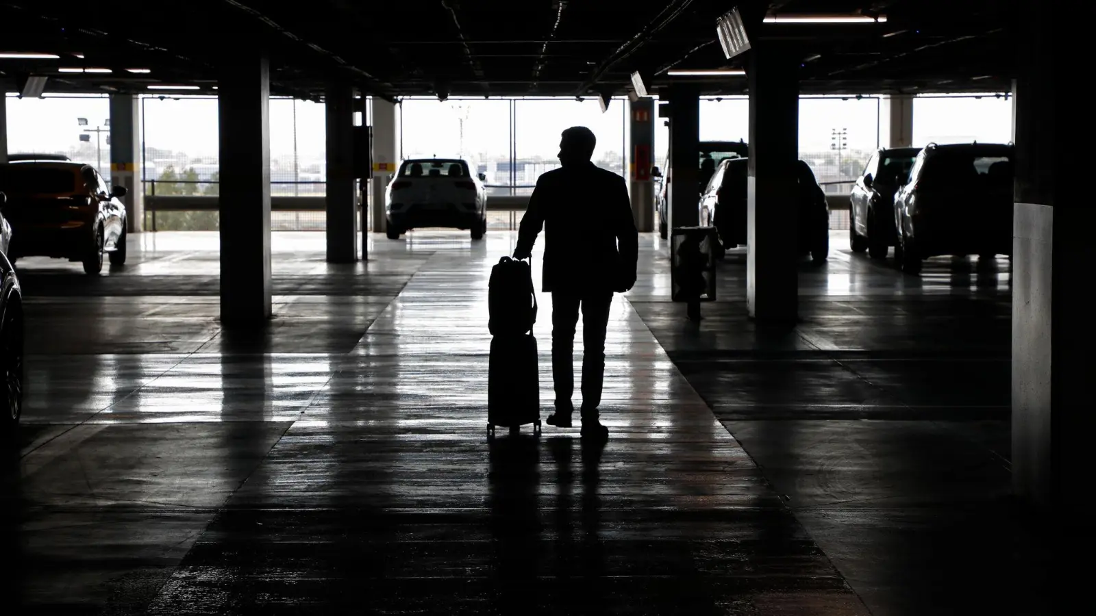 Ein Mietwagen im Urlaubsland geht ohnehin schon ins Geld und kann auch noch für unerwartete Zusatzkosten sorgen: Wenn das Hotel Parkgebühren verlangt. (Foto: Clara Margais/dpa/dpa-tmn)