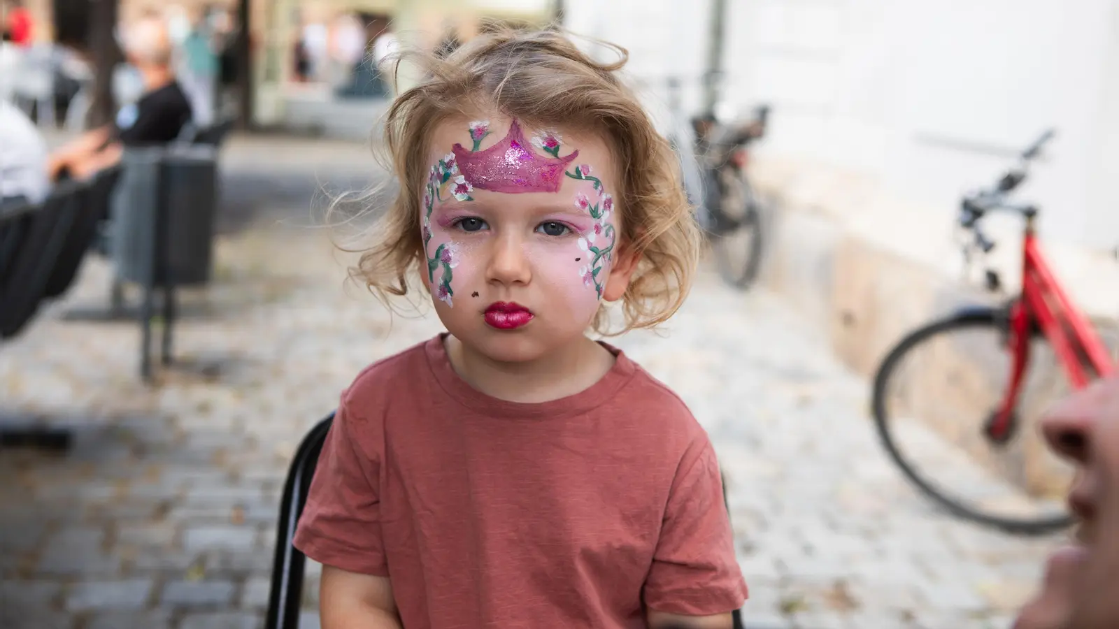 Kinder können ihre Gesichter bemalen lassen. (Foto: Evi Lemberger)