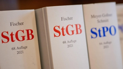 Jugendliche vor dem Gesetz: Ab 14 kann Strafmündigkeit greifen. (Symbolbild) (Foto: Monika Skolimowska/dpa)