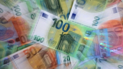 Die bessere Konjunktur spült etwas mehr Geld in die Kassen. (Illustration) (Foto: Karl-Josef Hildenbrand/dpa)