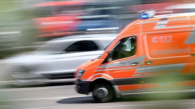 Tatütata: Nähern sich Rettungsfahrzeuge, ist Platz zu machen - aber immer vorsichtig. (Foto: Sebastian Gollnow/dpa)