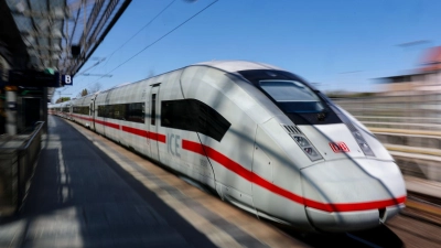 Am Pfingstwochenende erwartet die Bahn viele Fahrgäste in ihren Zügen. (Archivbild) (Foto: Jan Woitas/dpa)