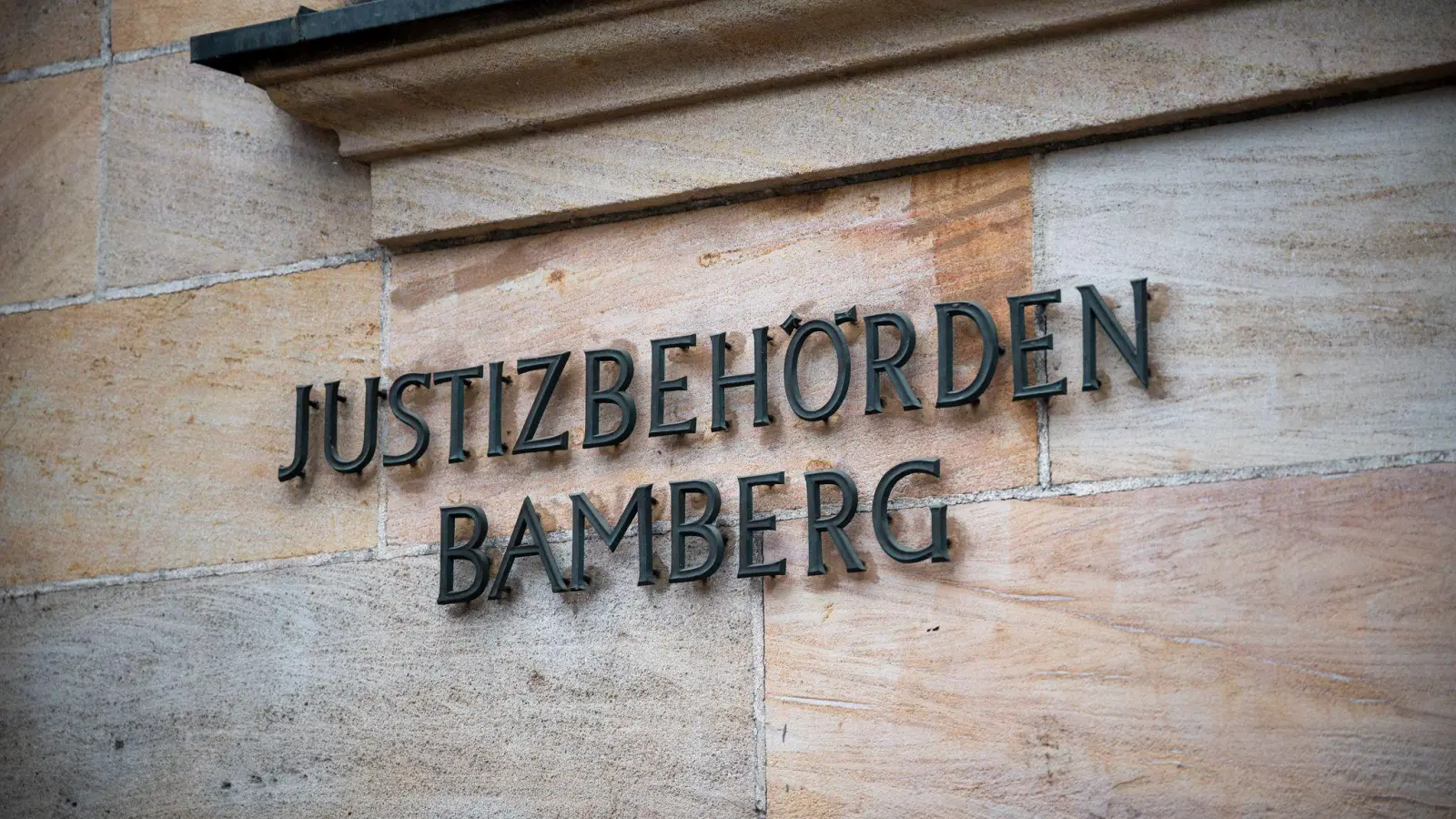 Die Bamberger Justiz beschäftigt ein Fall einer verschwundenen Frau. (Symbolbild) (Foto: Daniel Vogl/dpa)