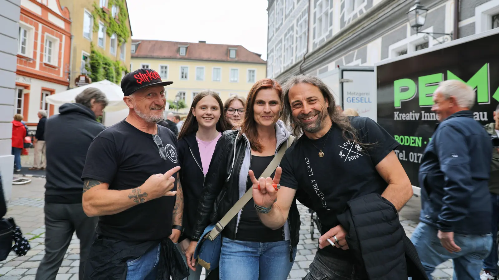 Einen bunten Strauß an Musikrichtungen bekommen die Menschen beim Altstadtfest auf die Ohren. Auch rockige Klänge sind freilich dabei. (Foto: Zeynel Dönmez)