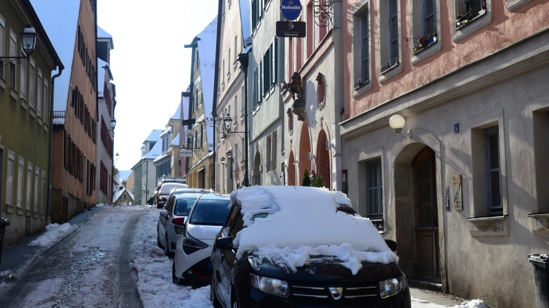 In der Nacht des 5. März 2025 soll der Angeklagte in die Wohnung des Opfers in der Ansbacher Büttenstraße eingedrungen sein und dieses brutal zusammengeschlagen haben. (Foto: Irmeli Pohl)