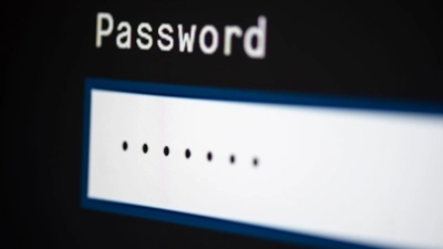 Viele Internetnutzer vernachlässigen den Schutz ihrer E-Mail-Konten drastisch. (Symbolbild) (Foto: Fabian Sommer/dpa)