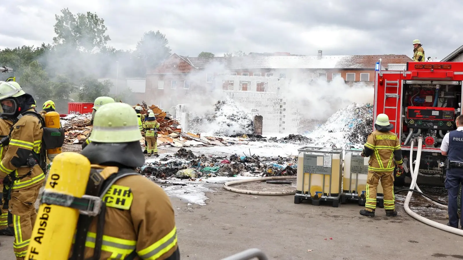 Rund 100 Einsatzkräfte waren vor Ort. (Foto: Tizian Gerbing)