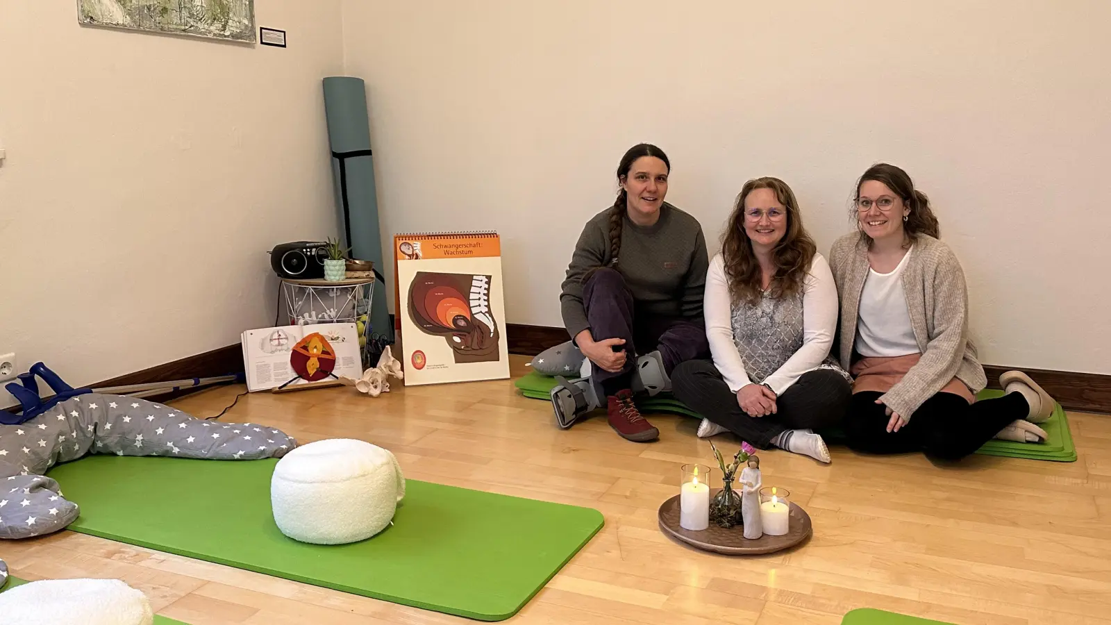 Melanie Dumke, Natascha Fraunholz und Sarah Decombe (von links) wollen im Hebammenhaus Dinkelsbühl werdende Mütter und deren Familien ein umfassendes Betreuungsangebot bieten. (Foto: Martina Haas)