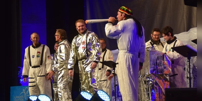 Satire oder schon Beleidigung: Der Stadtrat diskutierte über den Auftritt des Windshemia-Chors bei der ersten Prunksitzung und machte eine Faschingsveranstaltung zum Politikum. (Foto: Gerhard Krämer)