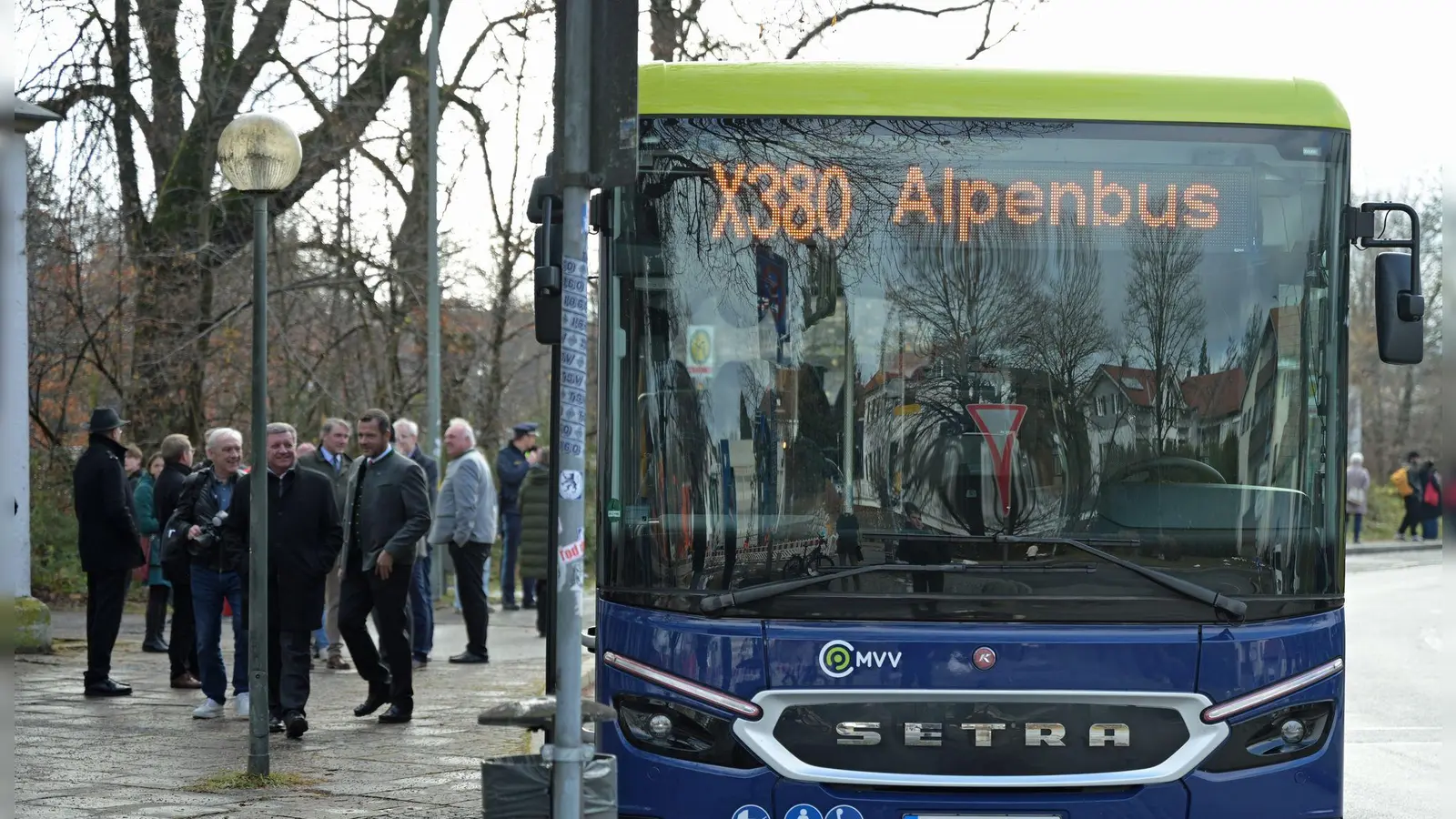 Der Alpenbus soll Murnau im Westen und Rosenheim im Osten verbinden. (Foto: Malin Wunderlich/dpa)