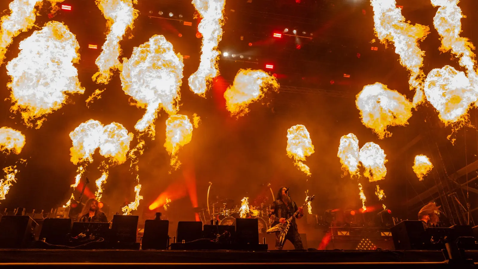 Es dürfte auch zum Summer Breeze 2026 auf der Hauptbühne wieder heiß hergehen. (Archivbild: Evi Lemberger)