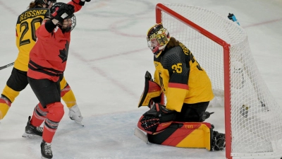 Torhüterin Sandra Abstreiter patzte zweimal (Foto: Peter Kneffel/dpa)