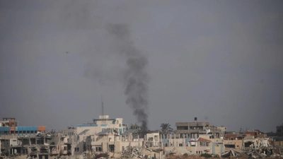 Seit Tagen fliegt die israelische Luftwaffe massive Angriffe auf Ziele im Gazastreifen. Nun sollen Bewohner von Chan Junis die Stadt verlassen.  (Foto: Ohad Zwigenberg/AP/dpa)
