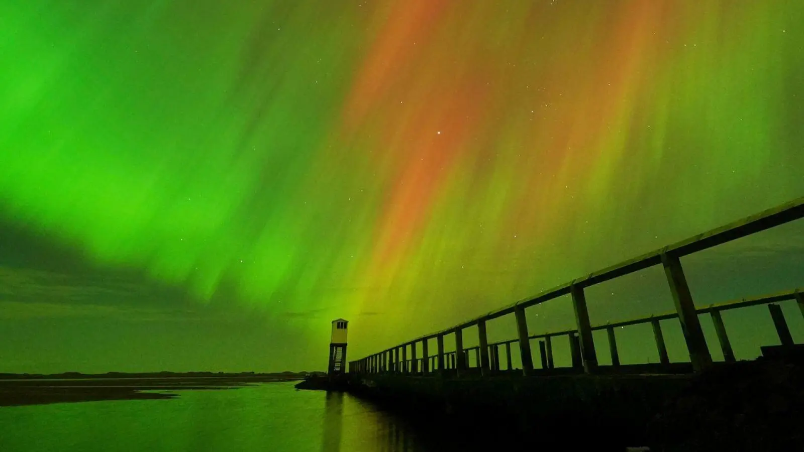 Je weiter nördlich, desto höher sind die Chancen auf Polarlichter. (Archivbild) (Foto: Owen Humphreys/PA Wire/dpa)