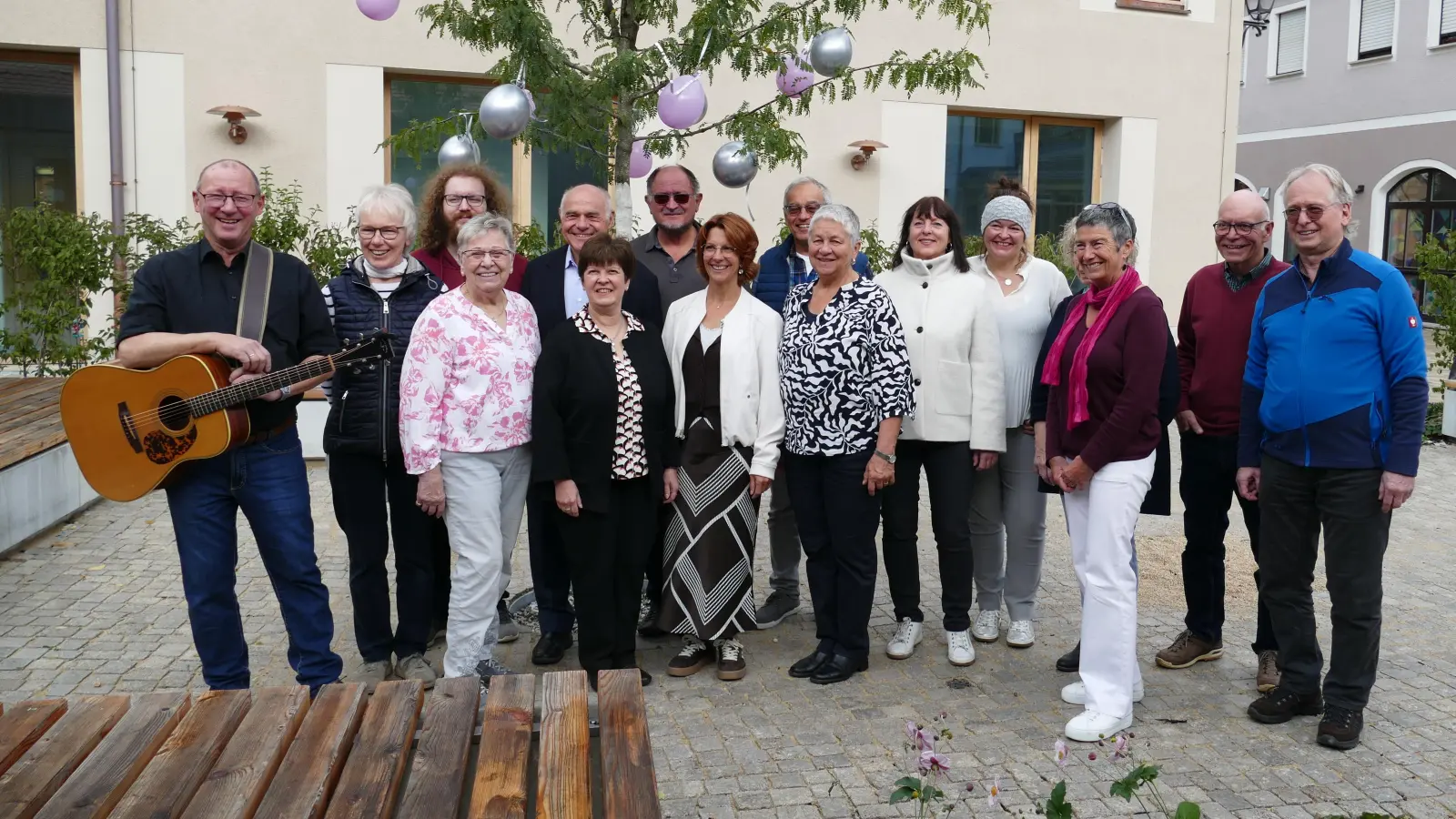 Das fleißige ehrenamtliche Helferteam, ohne das die stilvolle Gestaltung der Impuls-Gottesdienste gar nicht möglich wäre. (Foto: Sylvia Fehlinger)