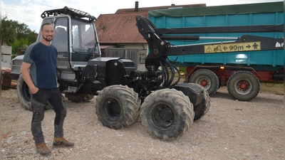 Mit diesem „kleinen und handlichen“ Harvester fing Simon Launer seine Firmenkarriere an. (Foto: Peter Tippl)