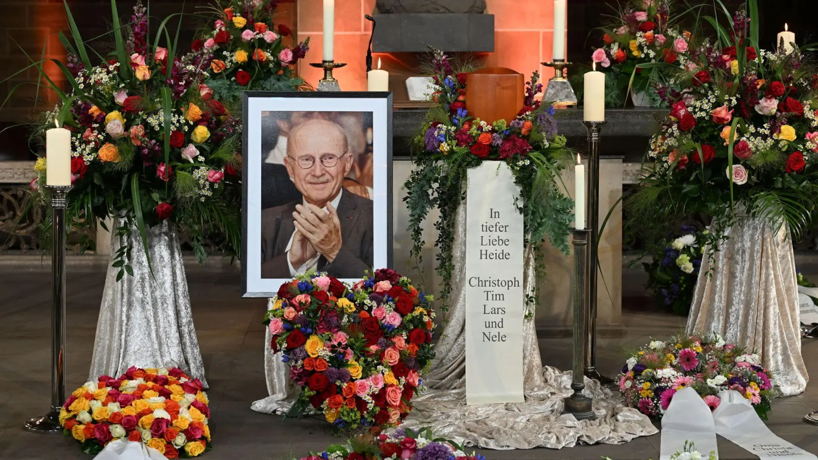 Große Trauerfeier für Willi Lemke im Bremer Dom (Foto: Carmen Jaspersen/dpa)