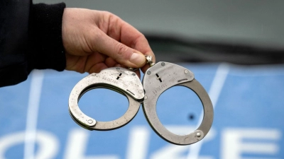 Gegen den 16 Jahre alten Tatverdächtigen wurde Haftbefehl erlassen, sein 15-jähriger Komplize wurde freigelassen. (Symybolbild) (Foto: Soeren Stache/dpa)