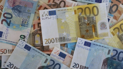 Die Polizei entdeckte das Falschgeld und stellte es sicher. (Symbolbild)  (Foto: Bernd Wüstneck/dpa-Zentralbild/dpa)