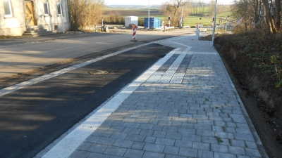 Ein sicheres Ein- und Aussteigen aus den Bussen zum Bahnhof Unterschwaningen wird zum Zeitpunkt der Reaktivierung der Hesselbergbahn möglich sein.