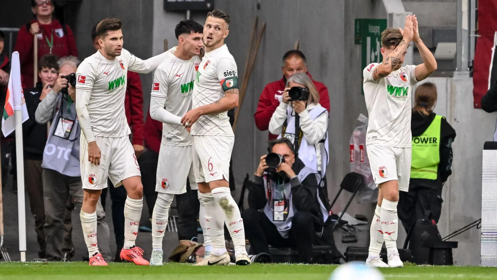 Der FC Augsburg lädt zur Mitgliedersammlung am 15. Oktober.  (Foto: Harry Langer/dpa)