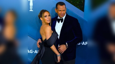 Jennifer Lopez, Schauspielerin und Sängerin, und Alex Rodriguez, ehemaliger Baseballspieler, bei der Ankunft der Screen Actors Guild Awards im Shrine Auditorium &amp; Expo Hall (2020). (Foto: Kevin Sullivan/ZUMA Wire/dpa)