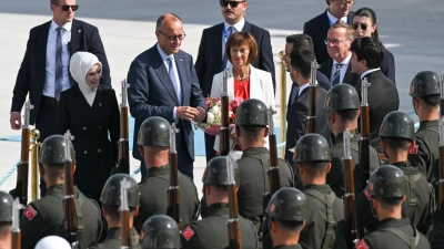 Charlotte Merz begleitet ihren Mann Friedrich zum zweiten Mal bei einer Kanzler-Reise nach Ankara. (Foto: Abdullah Güçlü/Anadolu Pool via AP/dpa)